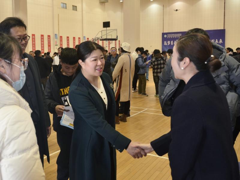 校領導與用人單位交流.jpg