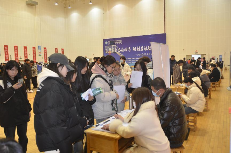 招聘會現場.png